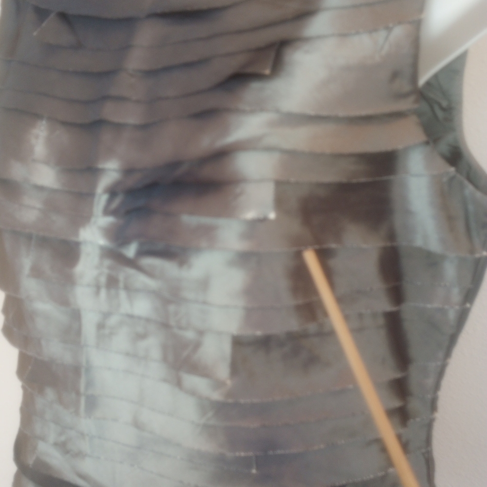 Elegant Sleeveless Dress in Metallic Gray London Time Petite 12P - Picture 5 of 10